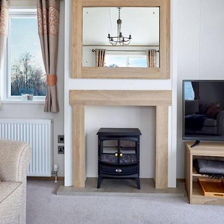Captivating Bluebell Lodge 2-Bed Cotswolds Caravan Cirencester Εξωτερικό φωτογραφία