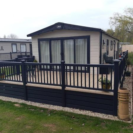 Captivating Bluebell Lodge 2-Bed Cotswolds Caravan Cirencester Εξωτερικό φωτογραφία