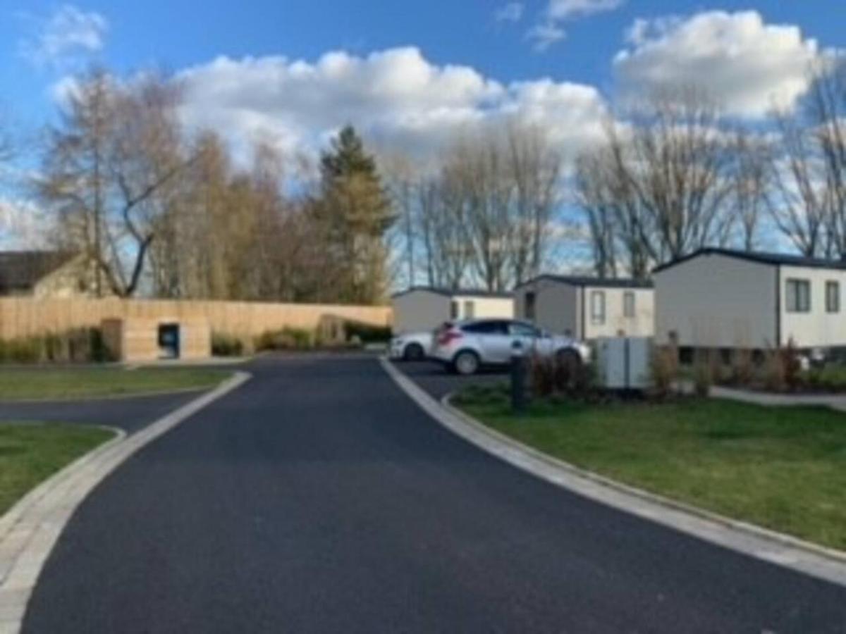 Captivating Bluebell Lodge 2-Bed Cotswolds Caravan Cirencester Εξωτερικό φωτογραφία