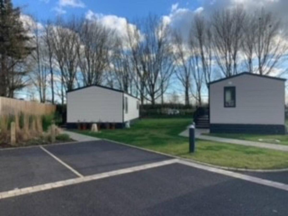 Captivating Bluebell Lodge 2-Bed Cotswolds Caravan Cirencester Εξωτερικό φωτογραφία