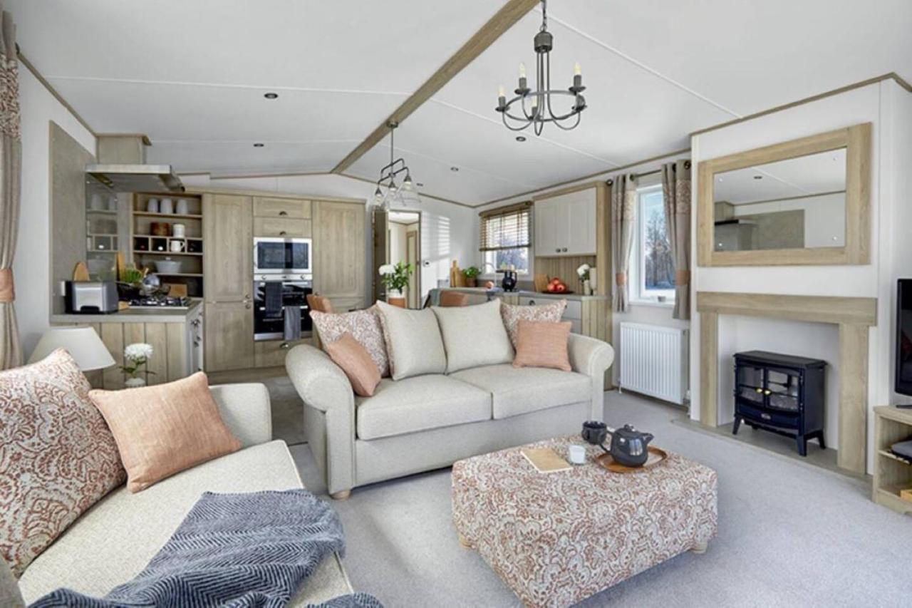 Captivating Bluebell Lodge 2-Bed Cotswolds Caravan Cirencester Εξωτερικό φωτογραφία