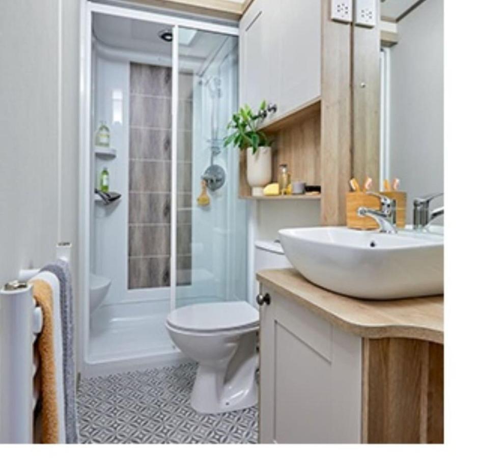 Captivating Bluebell Lodge 2-Bed Cotswolds Caravan Cirencester Εξωτερικό φωτογραφία