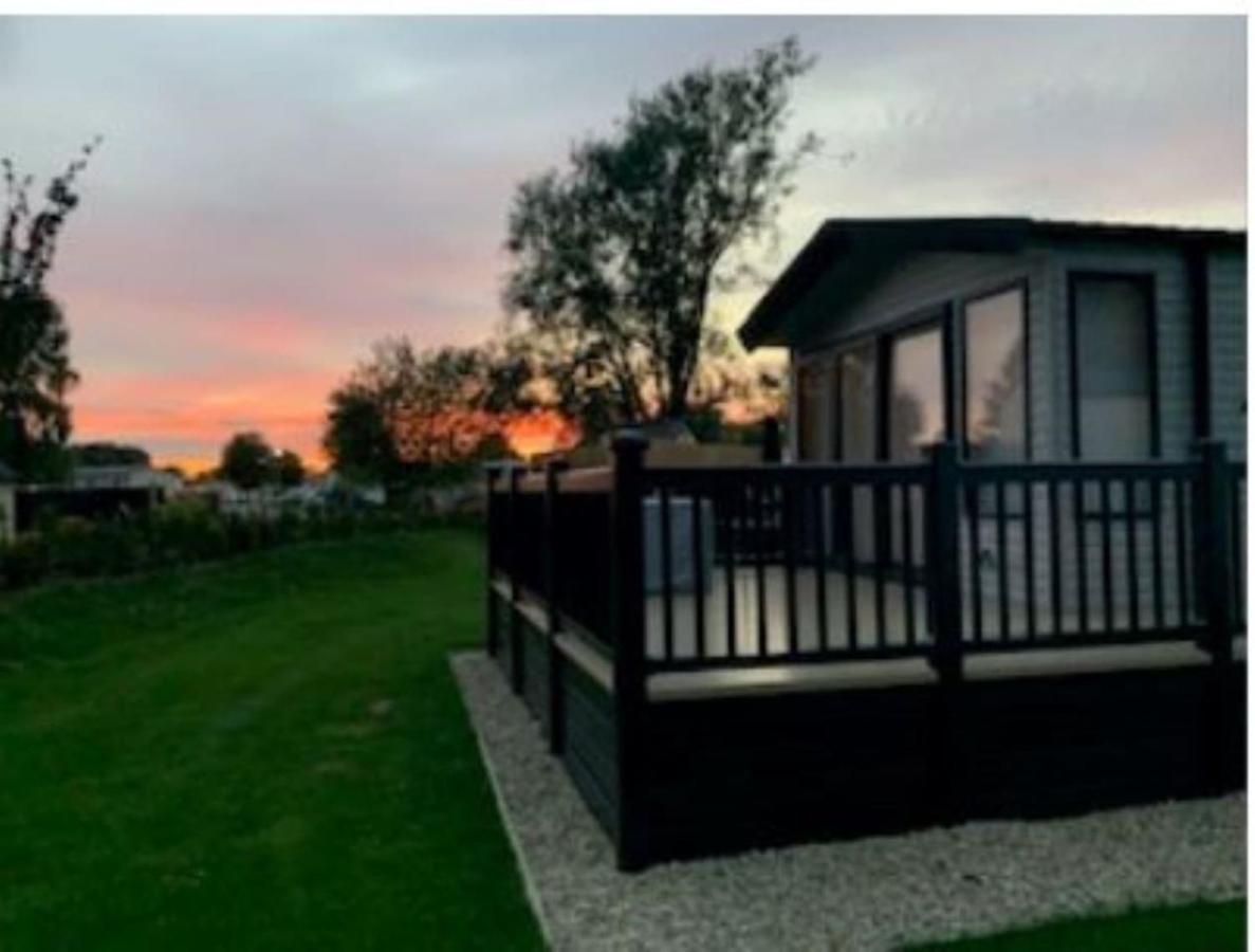 Captivating Bluebell Lodge 2-Bed Cotswolds Caravan Cirencester Εξωτερικό φωτογραφία