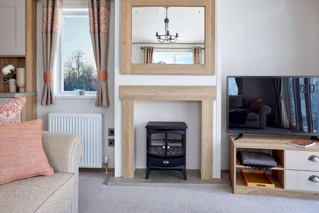 Captivating Bluebell Lodge 2-Bed Cotswolds Caravan Cirencester Εξωτερικό φωτογραφία