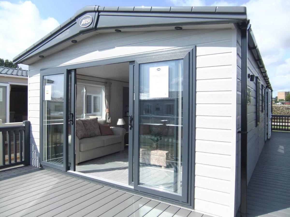 Captivating Bluebell Lodge 2-Bed Cotswolds Caravan Cirencester Εξωτερικό φωτογραφία