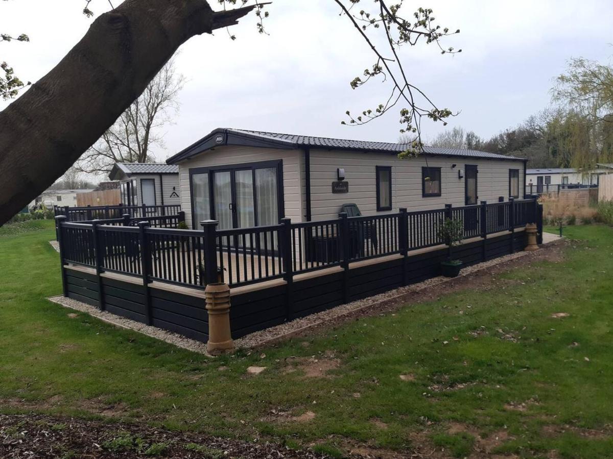 Captivating Bluebell Lodge 2-Bed Cotswolds Caravan Cirencester Εξωτερικό φωτογραφία