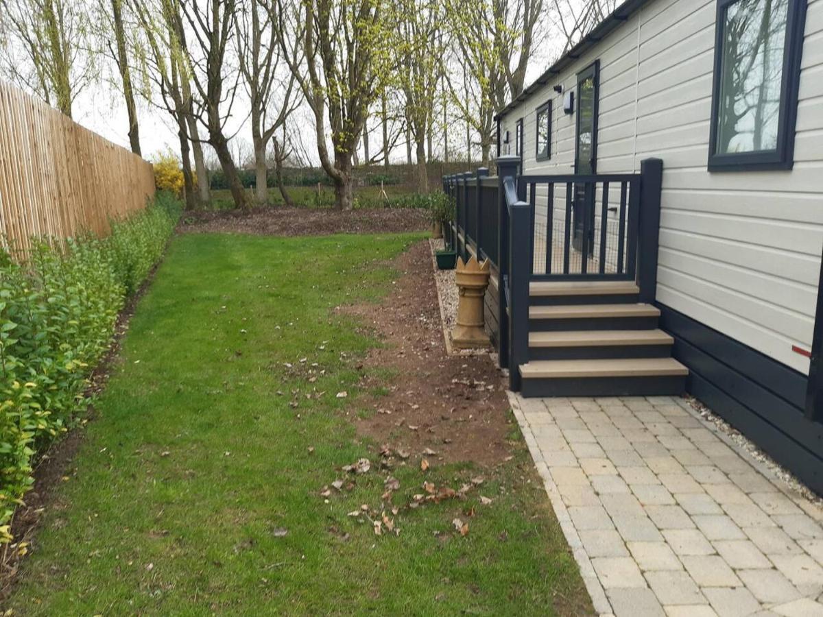 Captivating Bluebell Lodge 2-Bed Cotswolds Caravan Cirencester Εξωτερικό φωτογραφία