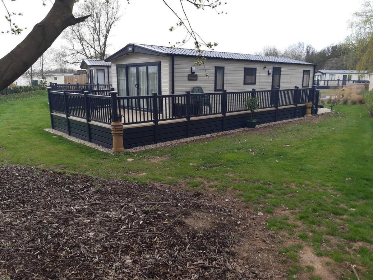 Captivating Bluebell Lodge 2-Bed Cotswolds Caravan Cirencester Εξωτερικό φωτογραφία