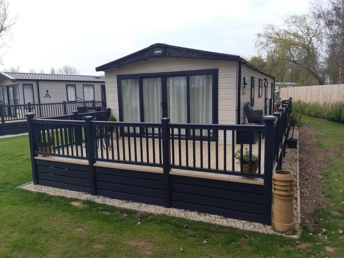 Captivating Bluebell Lodge 2-Bed Cotswolds Caravan Cirencester Εξωτερικό φωτογραφία